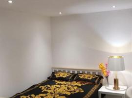 Luxurious & Stylish Flat, Access to Public Transport & Shops, ξενοδοχείο σε Thamesmead