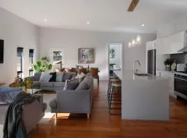 Away - 4 bedroom 2 bathroom family home