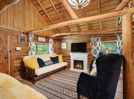 Log cabin-Kitchen-Front porch-Queen-The Velvet Rooster ชาเลต์ในAlma