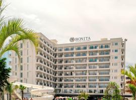 Coastline Luxury Apartments, hotel en Golem