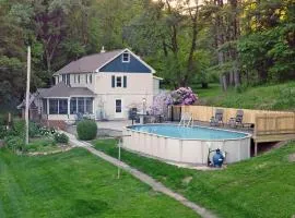 Creekside Farmstead Hot Tub with Brand New Pool and BBQ