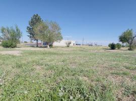 RV Sites For Rent -Power-Water-Sewer-Wifi, hotel in Eads