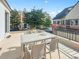 Gorgeous Apartment In Saint-Lunaire