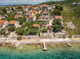 Pet Friendly Apartment In Zdrelac, hotel with hot tubs in Ždrelac