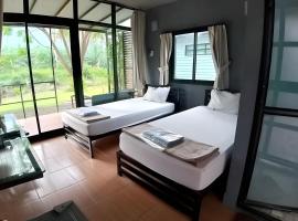 Baan Rim Nam Resort，攀牙灣的度假住所