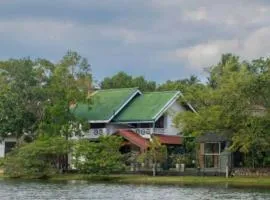 Leibe Lake Holiday Villa