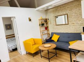 Joli F2 avec terrasse 150m plage, hotel in Saint-Aubin-sur-Mer