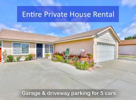 Entire 4-Bedroom with Garage, Gated Yard, King Bed, Ranch-Style. Must see!, self catering accommodation in San Diego