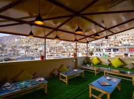 LeHostel – hotel w mieście Leh