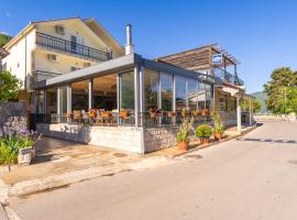 Beach & Spa Hotel Max - Happy Rentals, hotel din Herceg-Novi