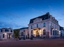 Best Western Premier Le Chapitre Hotel and Spa: Remiremont şehrinde bir otel