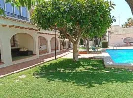 Sunny seaside retreat Campello