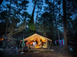 Huttopia Oléron Les Chênes Verts, leirintäalue kohteessa Dolus