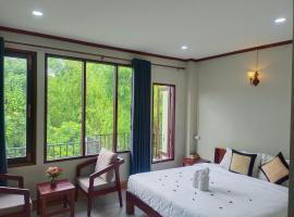 Vang Vieng Champa Hotel, hotell nära Tham Nam Water Cave, Vang Vieng