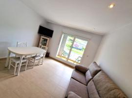 Apatamento Playa Catedrales con Terraza & Parking I, Hotel in San Cosme de Barreiros