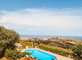 Calàmi - Villa Romeo - Private Apartments with Pool, Seaview & Olive Grove, hotel v destinaci Santa Caterina Dello Ionio Marina