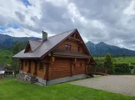 Cozy 4-Bedroom Chalet, Stunning Mountain Views