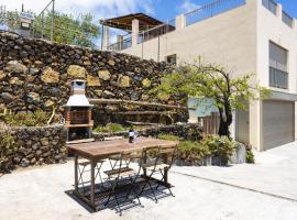 Home2Book Cozy Rustic House & Terrace, El Pinar, loma-asunto kohteessa Taibique