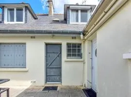 Amazing Apartment In Saint-Lunaire