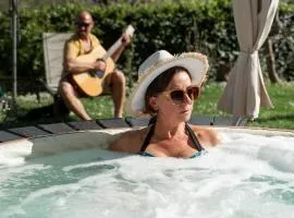 Baita Naturas con piscina idromassaggio calda, privata e gratuita