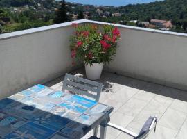 Apartment Zdenka-5 km from Opatija, hotel v destinaci Rukavac