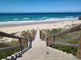 Indo en OGGOB com, hotel in Chiclana de la Frontera