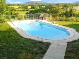 Maison de 4 chambres avec piscine privee jardin clos et wifi a Orthoux Serignac Quilhan, Hotel mit Pools in Bragassargues