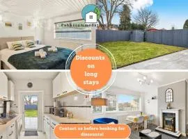 Private 2Bed-Parking & Garden-By FabAccommodation