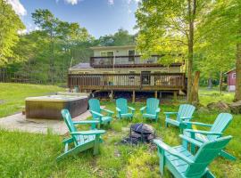 Less Than 1 Mi to Ski Hill! Poconos Retreat with Game Room, hotel v destinaci Pocono Lake