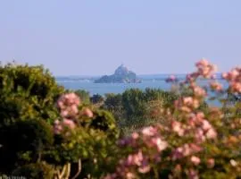 Chambre Cocteau avec vue sur le Mont Saint Michel