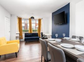 Comfy 3BR Home - Pool Table - Games - Sleeps 8, hotel v Manchesteru