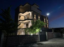Mico's Apartments、ヴロラのホテル
