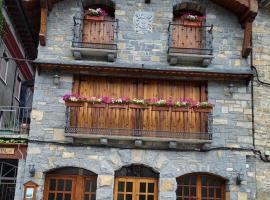 Apartamentos Casa Español, khách sạn spa ở Broto