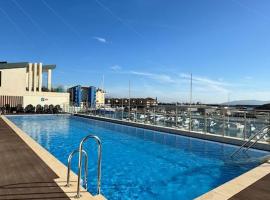 Luxury 1 bed with Pool and Sea Views, hotel in Gibraltar