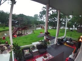 SERENITY Lakehouse, ξενοδοχείο σε Mabank
