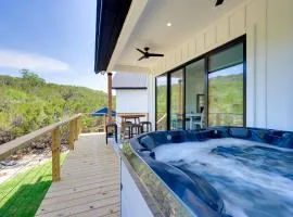 Canyon Lake Getaway Hot Tub, 1 Mi to Boat Ramp!