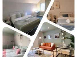 Spacious Central Duplex Apartment with 2 Bathrooms with Free Wi-Fi, Parking and Keyless Access, Sleeps up to 9 - Perfect for Groups