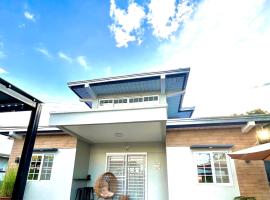 Pastora House Luxe Staycation Bauan Batangas, βίλα σε Bauan