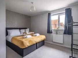 Forge House - BRAND NEW - FREE Parking, FREE Wifi, Garden, Close to Metro Station