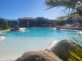 VILLA BALAGNE luxueuse avec piscine, hotell i Calenzana