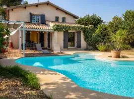 Villa Lumineuse avec Piscine Chambres OU Villa