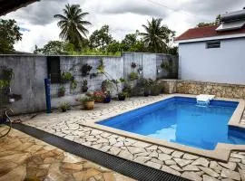 Charmant bungalow à Baie-Mahault avec piscine privée