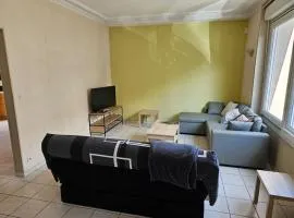 Charming 3-Bedroom House, Perfect for Family Getaways or Extended Professional Stays