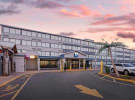 Best Western Rutgers University Hotel, hótel í East Brunswick