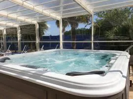 Maison accueillante avec piscine à Meursac + Spa