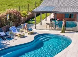 The Hideaway - Chic Farmhouse 15min to beaches