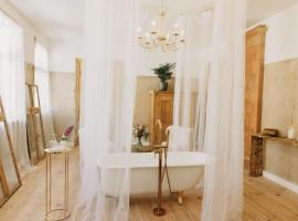 Artisan, apartment in Kuldīga