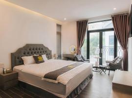 Khách sạn Hera Hotel, hotel v destinaci Hà Ðông