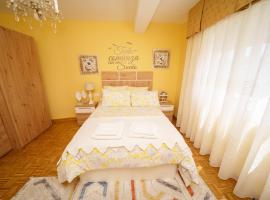 Antoxos Sacra Home II, hotel in Chantada