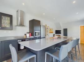 Seaside Cottage, Moments from Ryde's Golden Sands, Sleeps 4, готель у місті Райд